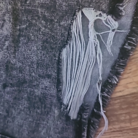 Acid wash jean shorts - Picture 2 of 6